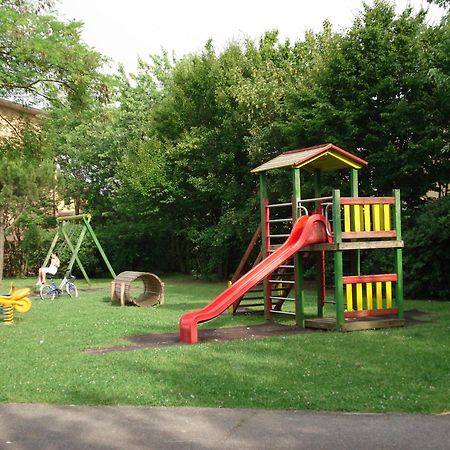 סירמיונה Appartamenti Fiordaliso מראה חיצוני תמונה