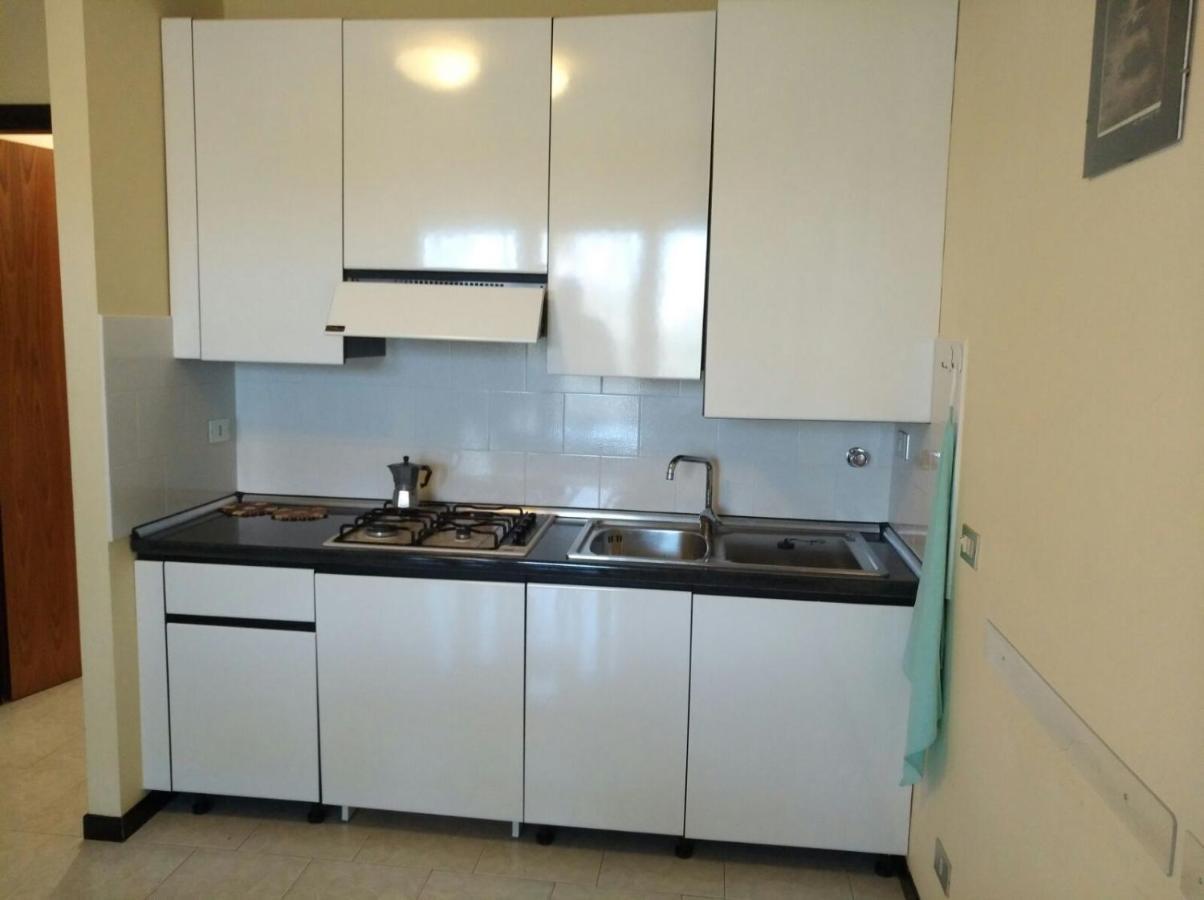 סירמיונה Appartamenti Fiordaliso מראה חיצוני תמונה